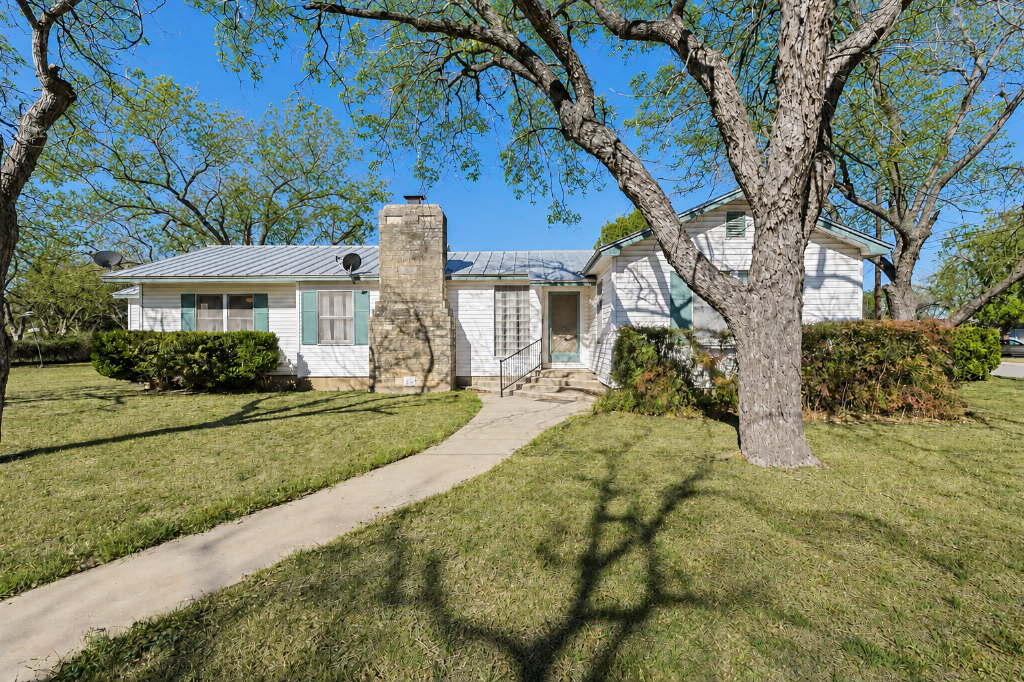 2602 Avenue K, Hondo