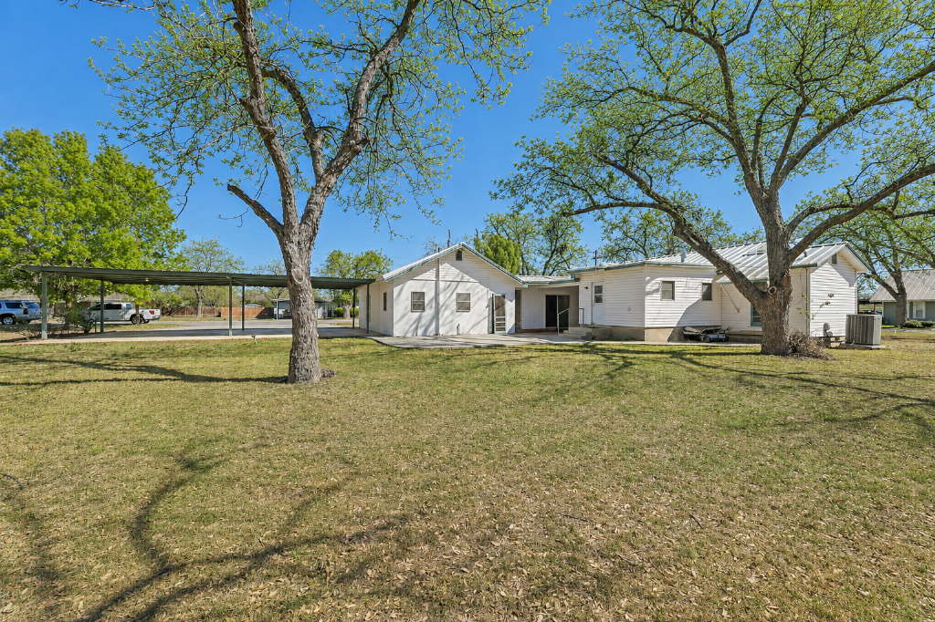 2602 Avenue K, Hondo
