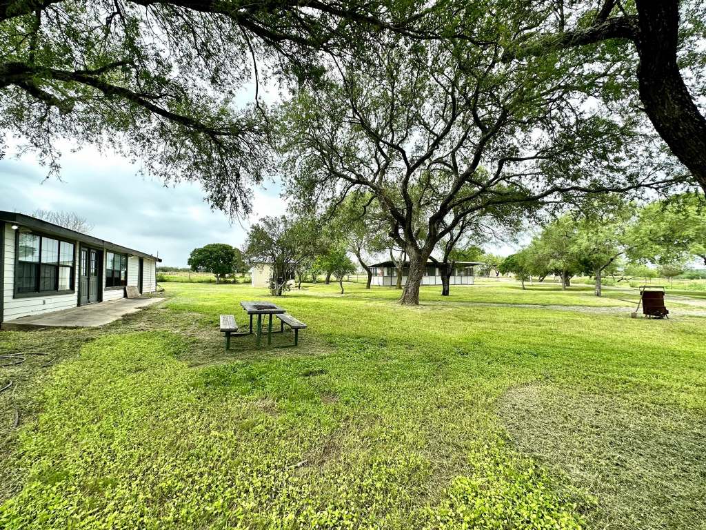 358 Acres, PR 6100, D'Hanis