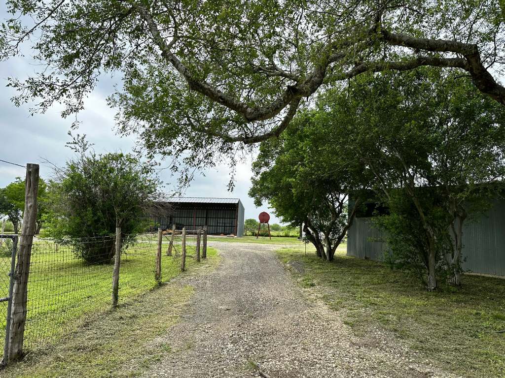 358 Acres, PR 6100, D'Hanis
