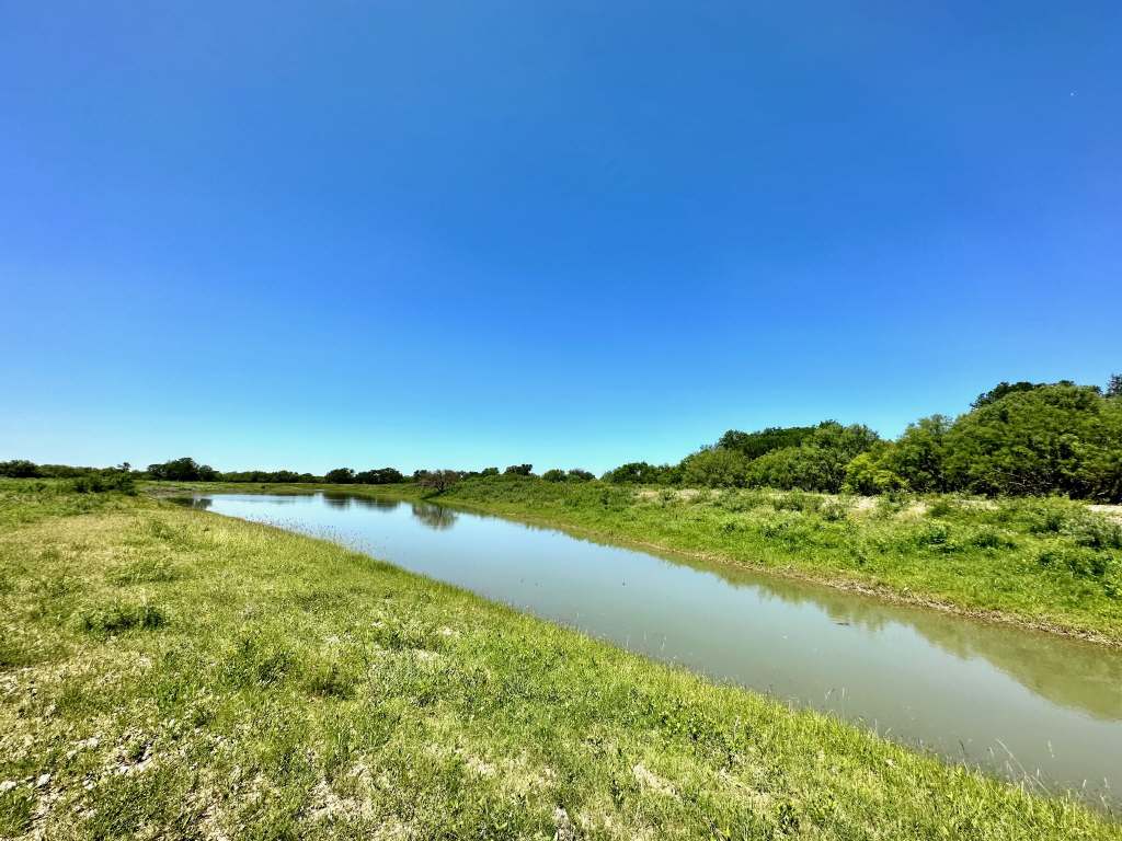 358 Acres, PR 6100, D'Hanis